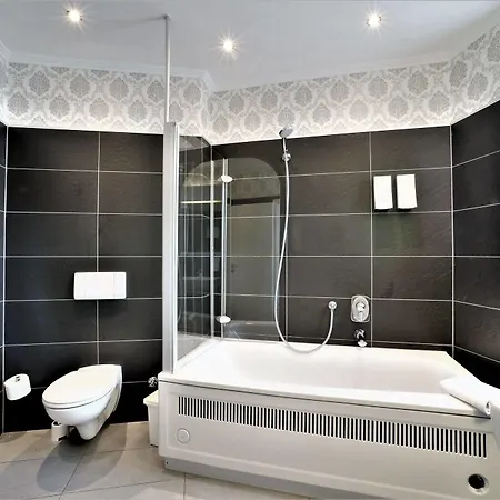 Ascot Hotel